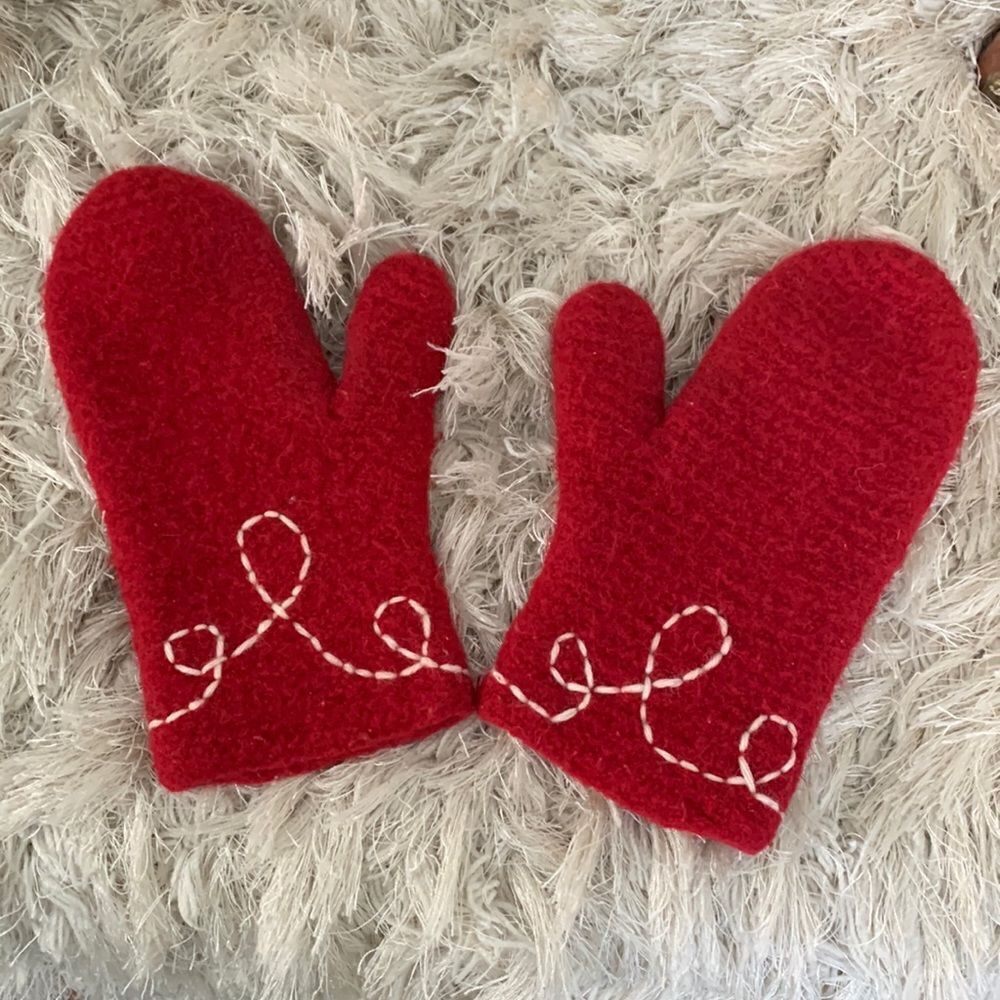 ‎Handmade Red Felted Wool Mittens